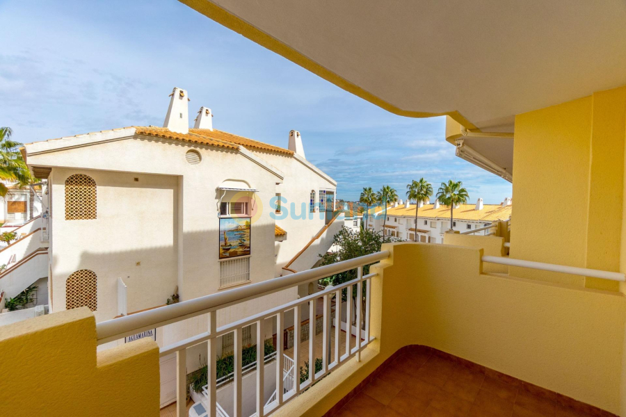 Resale - Apartment - Orihuela Costa - Campoamor