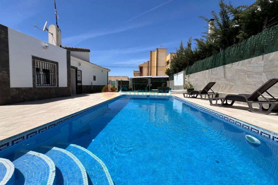 Resale - Villa - Torrevieja - 