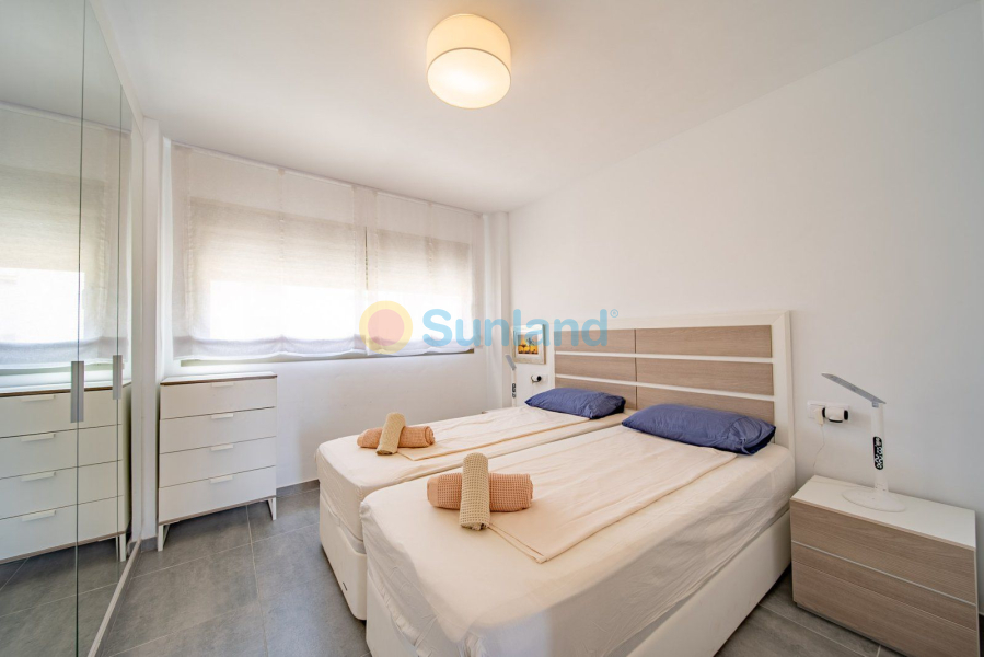 Resale - Apartamento - Orihuela Costa - Villamartin