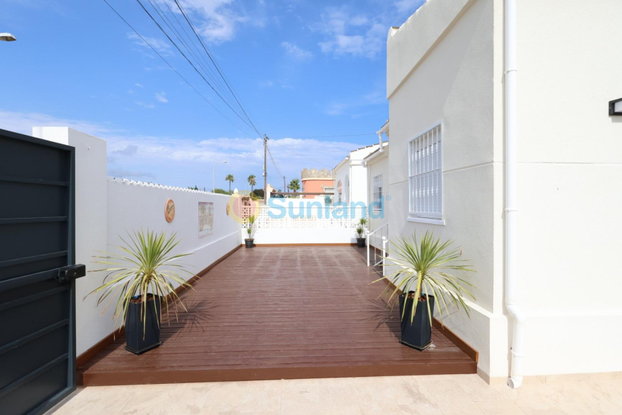 Resale - Villa - Torrevieja - San Luis