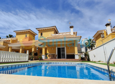 Villa - Använda fastigheter - Orihuela Costa - La Zenia