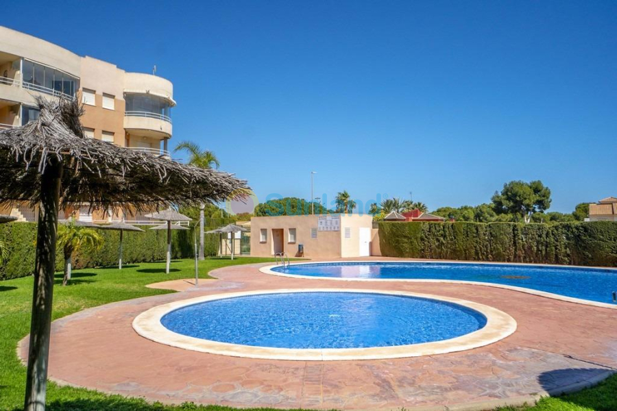 Resale - Apartment - Orihuela Costa - Campoamor