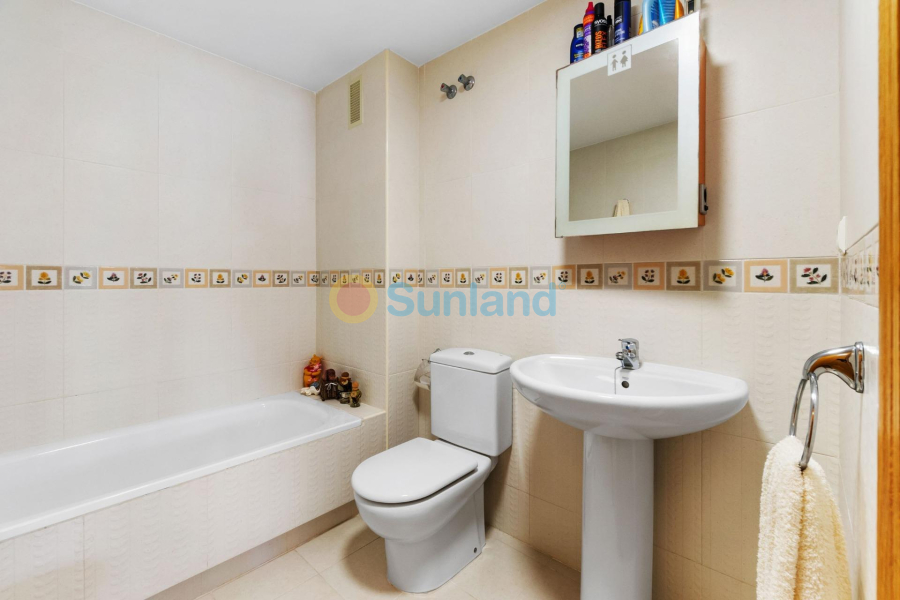 Resale - Apartment - Orihuela Costa - Campoamor