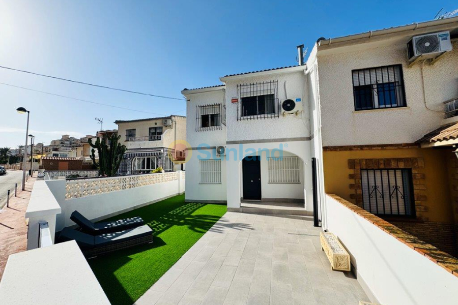 Resale - Townhouse - La Mata