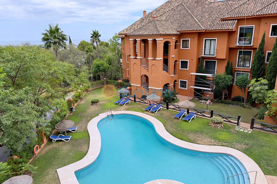 Resale - Apartment - Benahavis - La Quinta