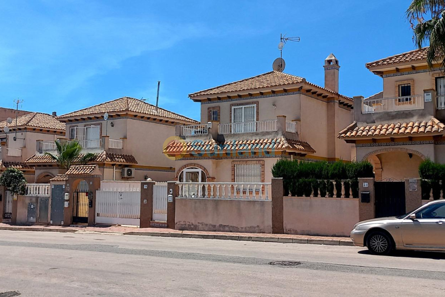 Segunda mano - Chalet - Torrevieja - Los Frutales