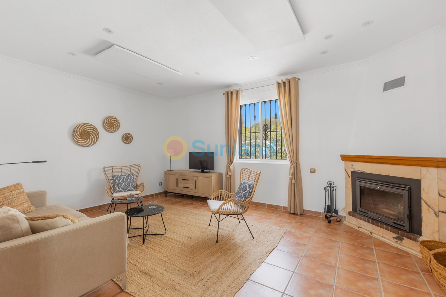 Resale - Villa - Albatera