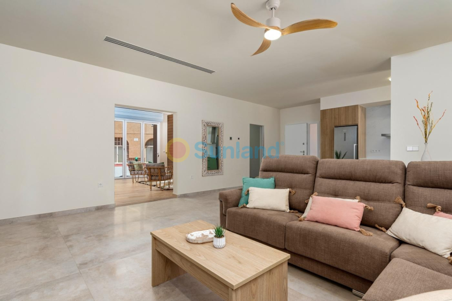 Resale - Apartment - La Manga del Mar Menor - 