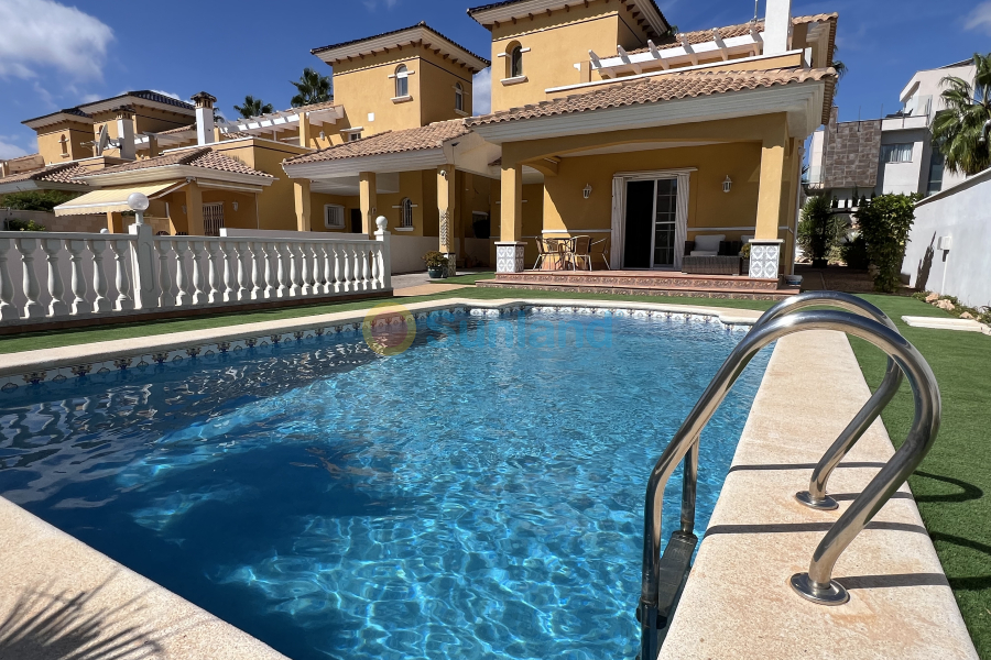 Använda fastigheter - Villa - Orihuela Costa - La Zenia