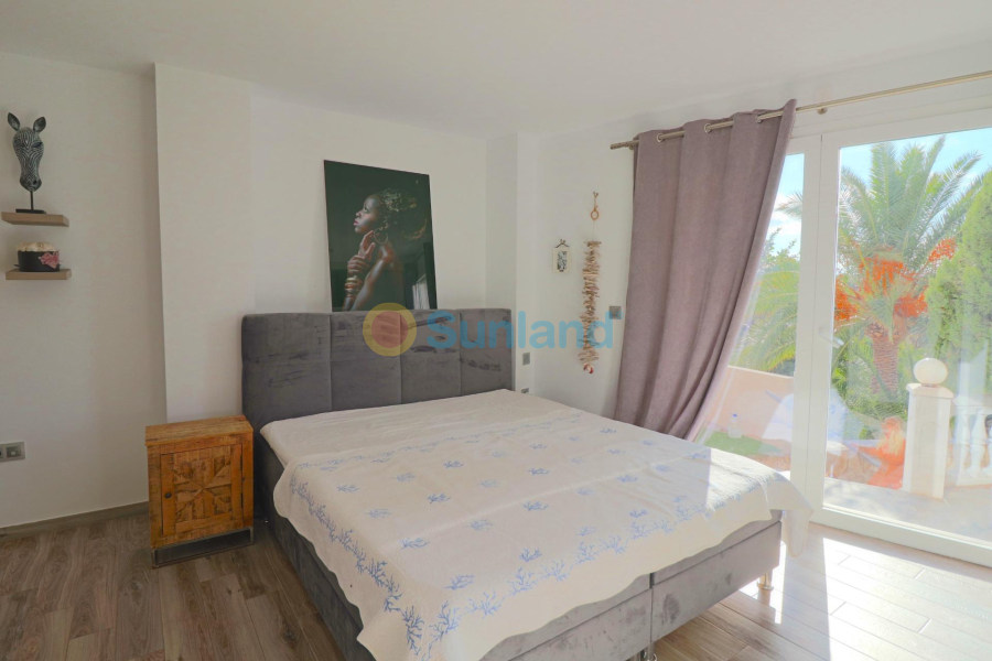 Resale - Villa - El Campello - Coveta Fumá