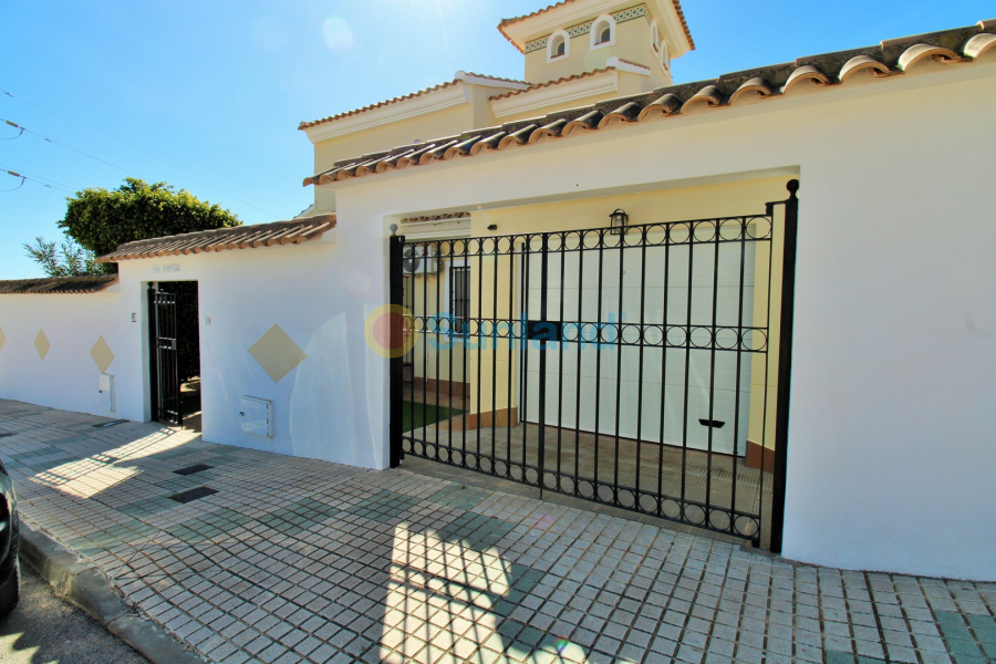 Använda fastigheter - Villa - Villamartin