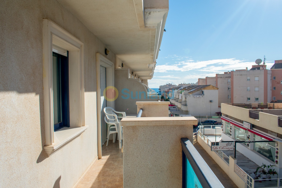 Resale - Apartment - Orihuela Costa - Campoamor