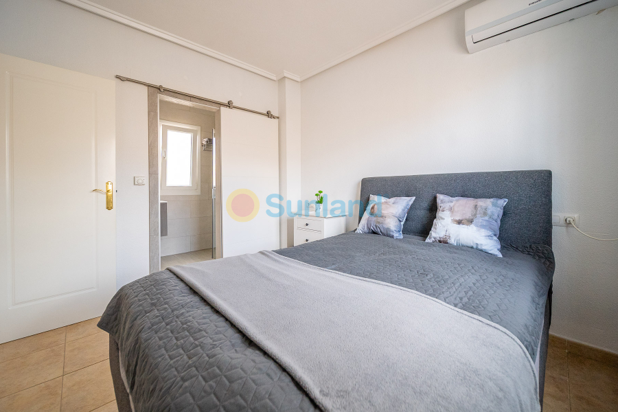 Resale - Casa de Pueblo - Torrevieja - Aguas Nuevas