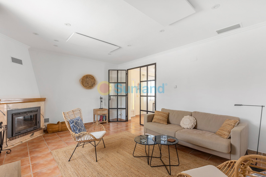 Resale - Villa - Albatera