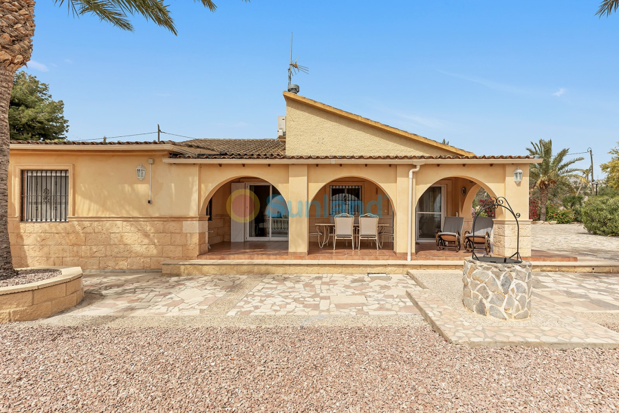Resale - Villa - Albatera