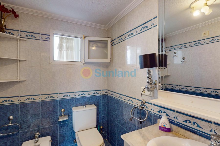 Resale - Apartamento - Torrevieja - Acequion
