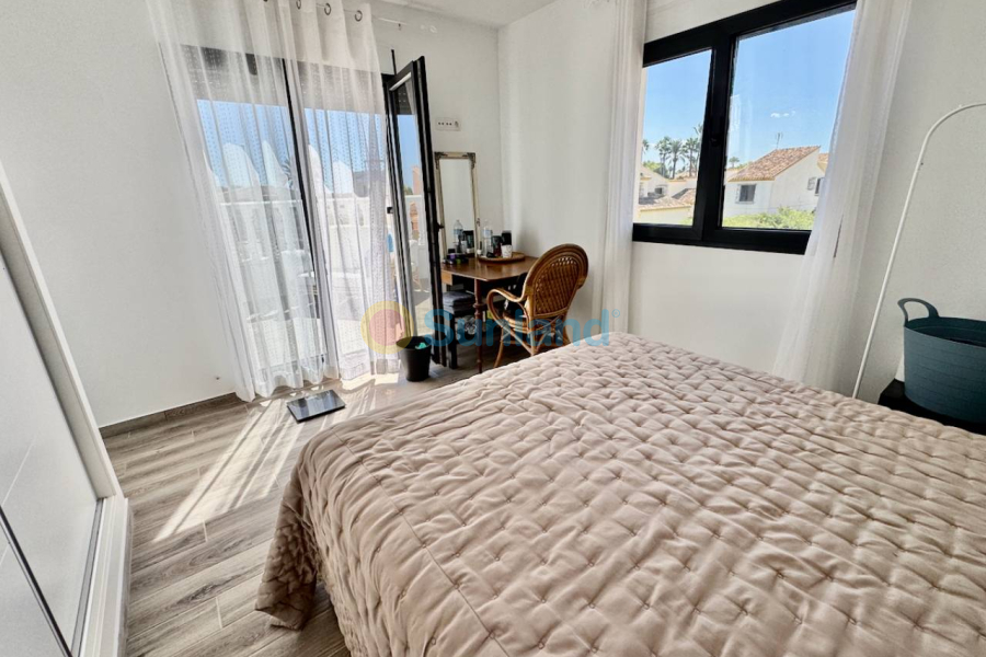 Resale - Villa - Punta Prima - 