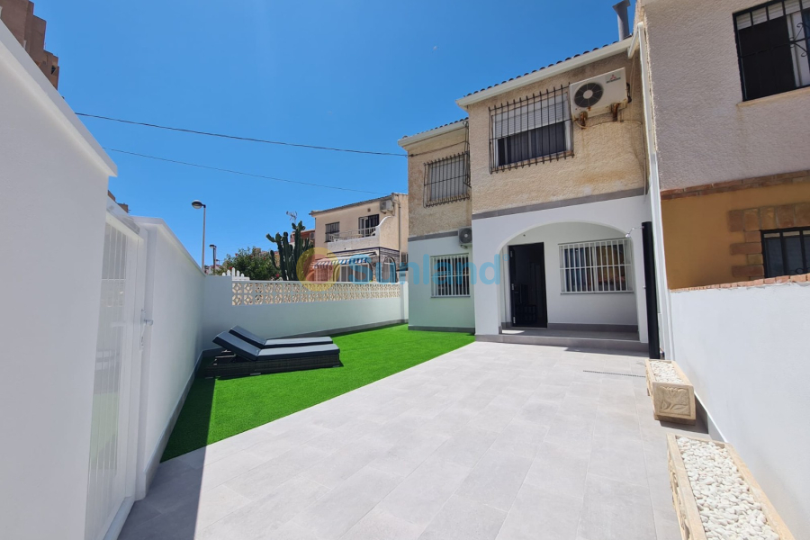 Resale - Townhouse - La Mata