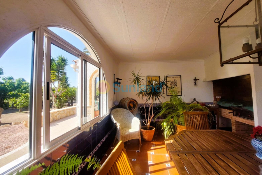 Resale - M - La Marina