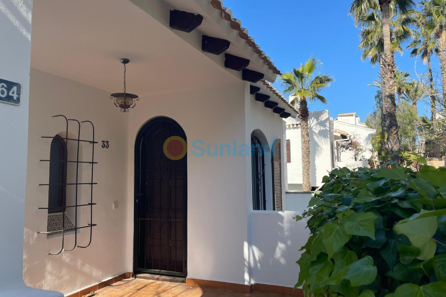 Resale - Villa - Orihuela Costa - Los Dolses