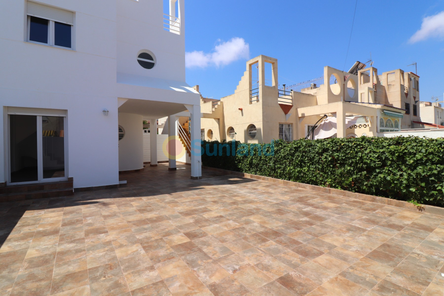 Resale - Villa - Torrevieja - El Salado