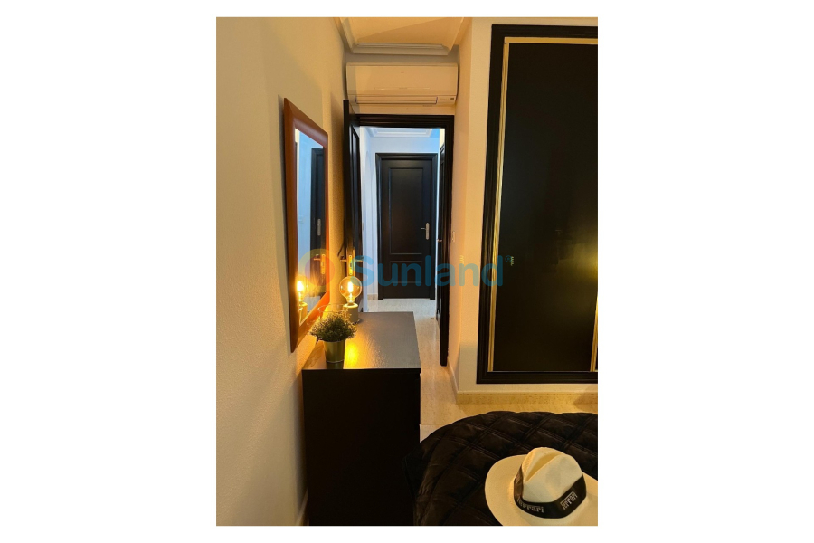 Resale - Apartment - Punta Prima - 