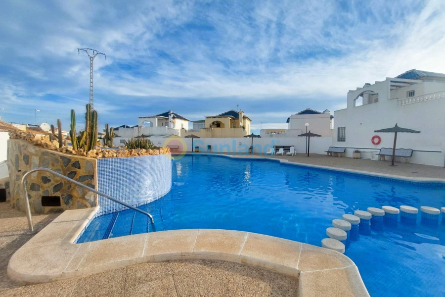 Resale - Chalet - Torrevieja - Los Balcones