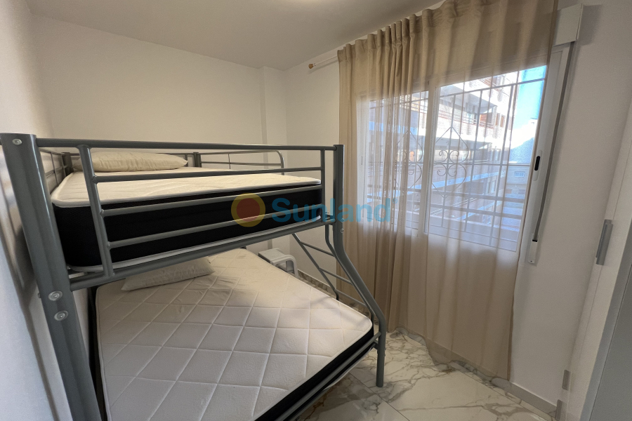 Resale - Apartamento - Torrevieja - Centro