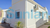 Resale - Villa - Torrevieja - La Siesta