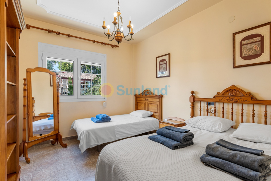 Resale - Villa - Elche/Elx