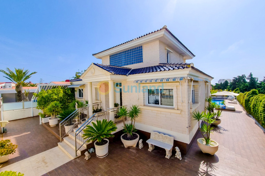Segunda mano - Chalet - Torrevieja - La Mata
