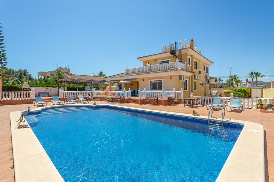 Använda fastigheter - Villa - Torrevieja - Los Balcones