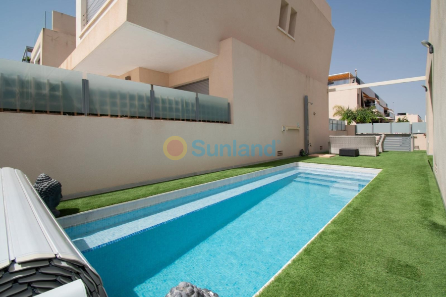 Resale - Villa - Orihuela Costa - 