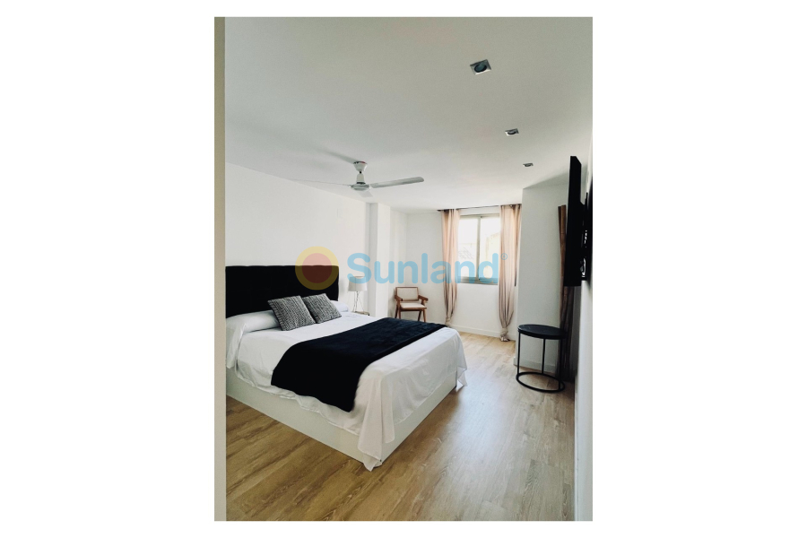 Resale - Apartment - Torrevieja - Centro