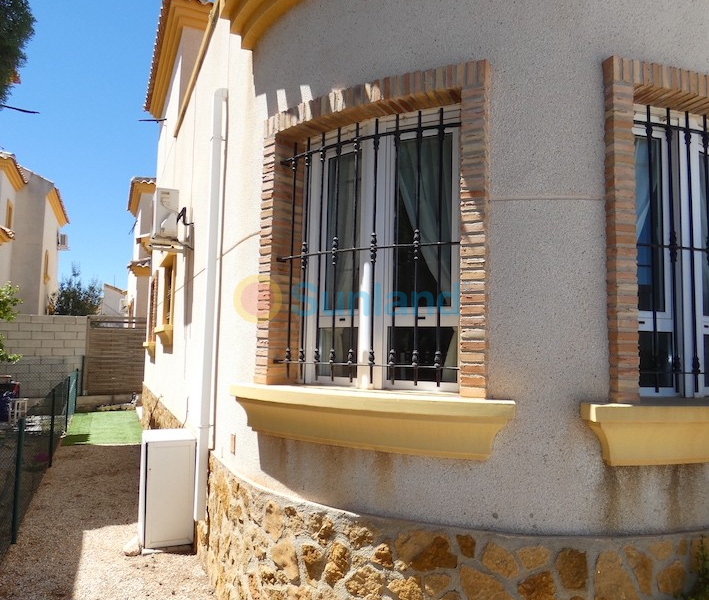 Resale - Villa - Los Montesinos - La Herrada