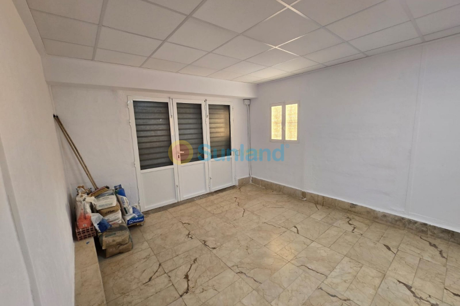 Resale - Villa - Hondón de las Nieves - 