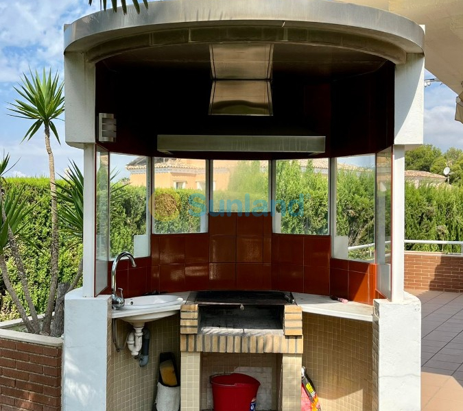 Resale - Villa - Benidorm