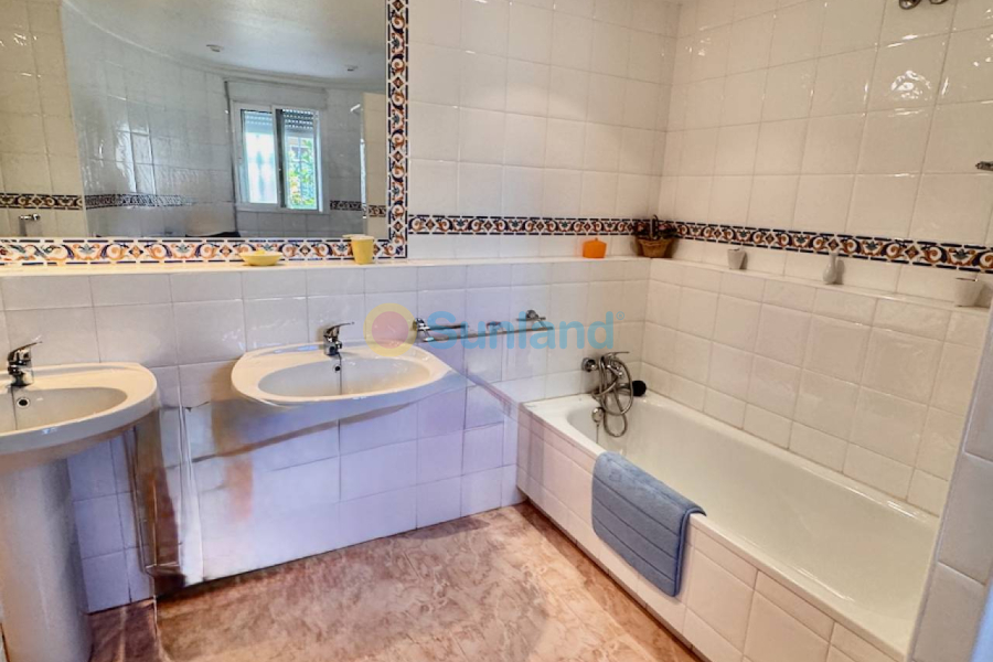 Använda fastigheter - Villa - Benferri