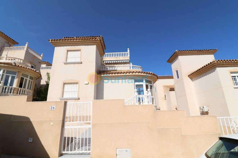 Resale - Villa - Orihuela Costa - Villamartin