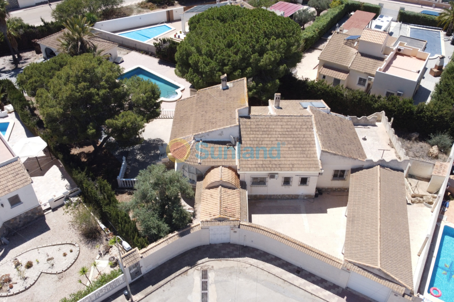 Resale - Villa - Torrevieja - El Chaparral