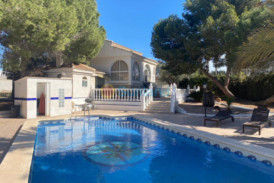 Resale - Villa - Torrevieja - 