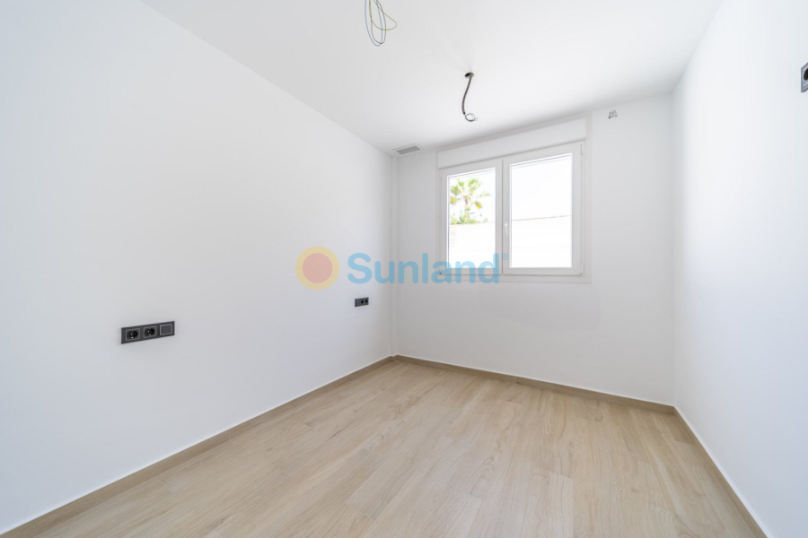 Resale - Villa - Torrevieja - Aguas Nuevas