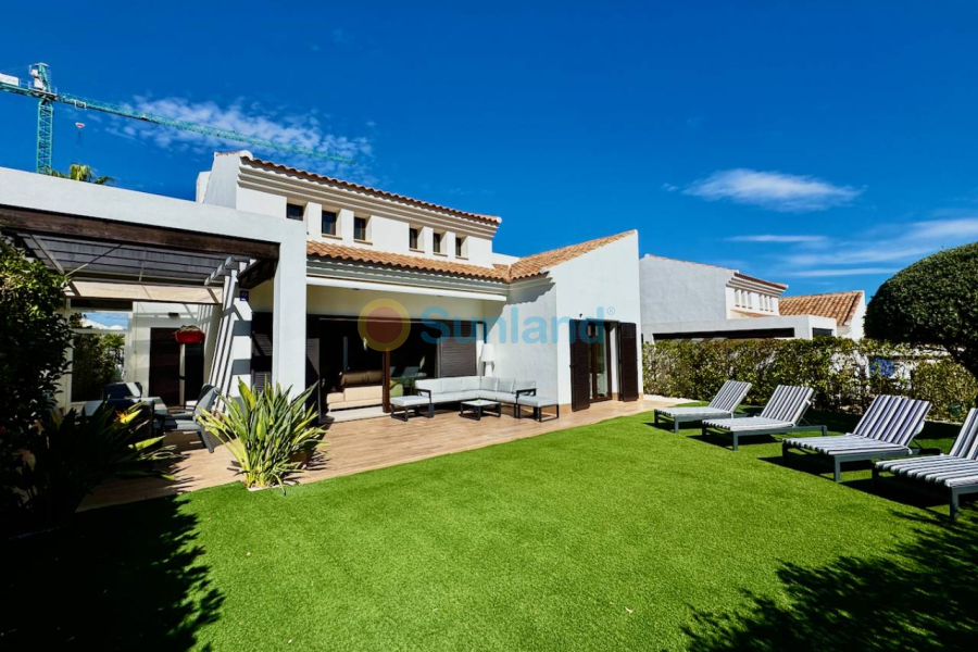 Resale - Villa - La Finca Golf
