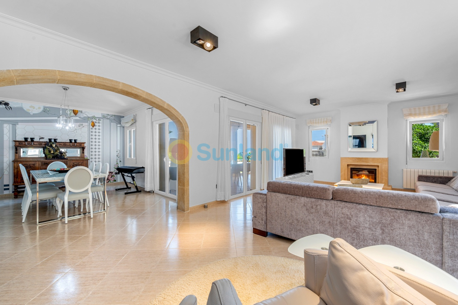 Resale - Villa - Benissa