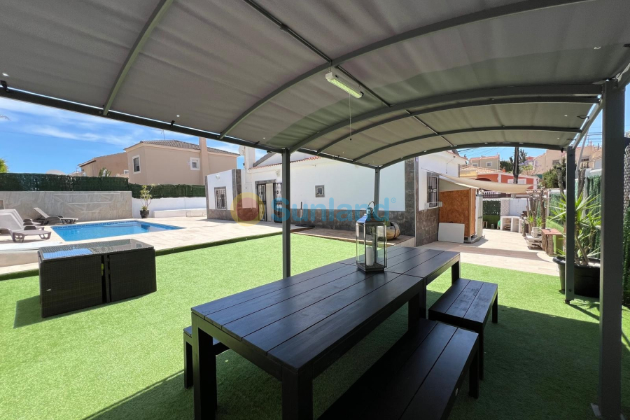 Resale - Villa - Torrevieja - 