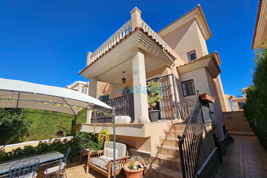 Resale - Villa - Los Altos - Royal Park