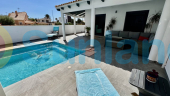 Resale - Villa - Punta Prima - 