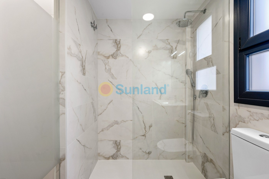 Resale - Apartment - Orihuela Costa - Villamartin