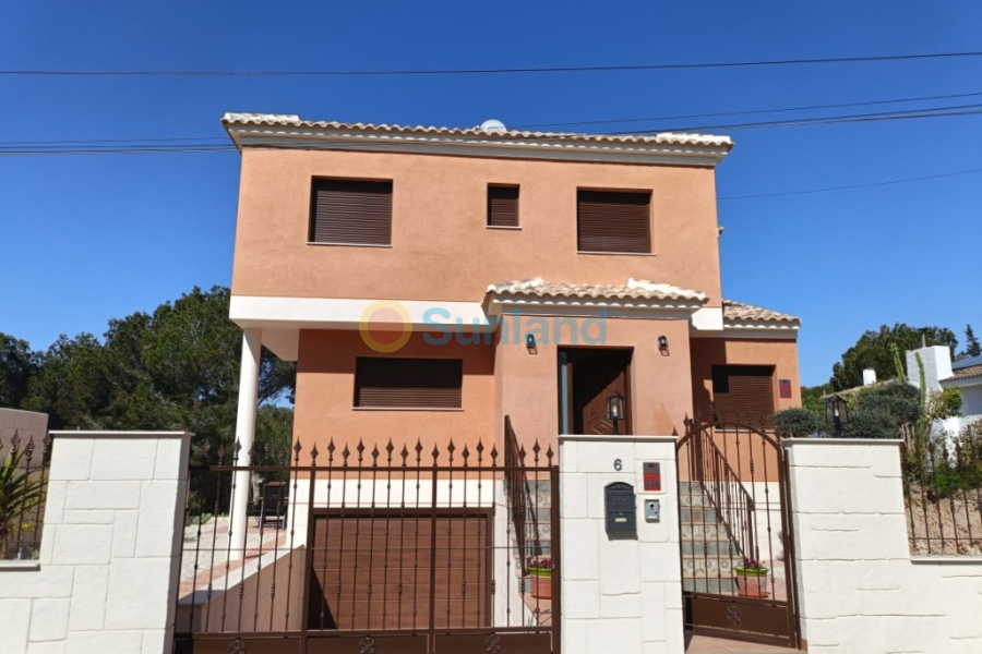 Resale - Villa - Pinar De Campoverde - 