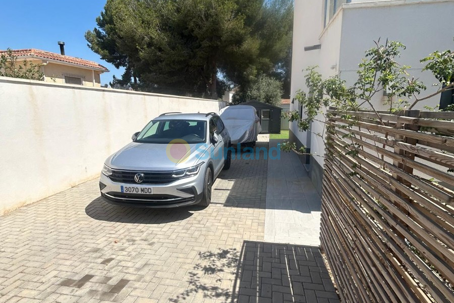 Resale - Villa - Orihuela costa - 